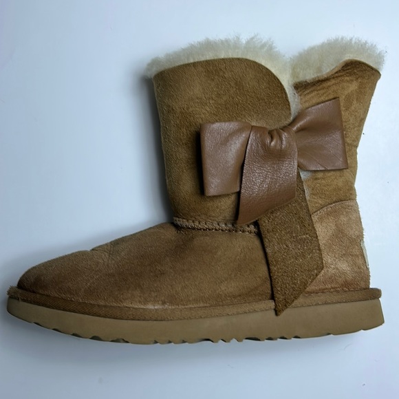 Girls UGG - Boot - Roll Up or Roll Down - Side Leather Bow - Size 3 - $32 - Picture 1 of 11